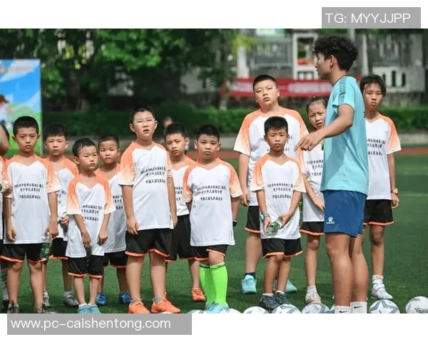 足球教育:培养全面发展的青少年运动员与团队精神的关键之道